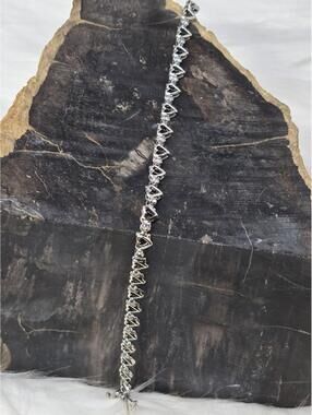10K White Gold Diamond Heart Link Tennis Bracelet 7" 0.21CTW